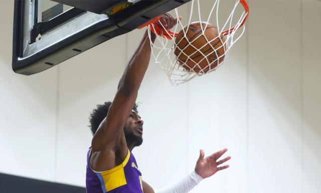 S15全球总决赛竞猜-布朗尼轰31分隔扣2米11中锋，詹皇：年轻的国王起飞