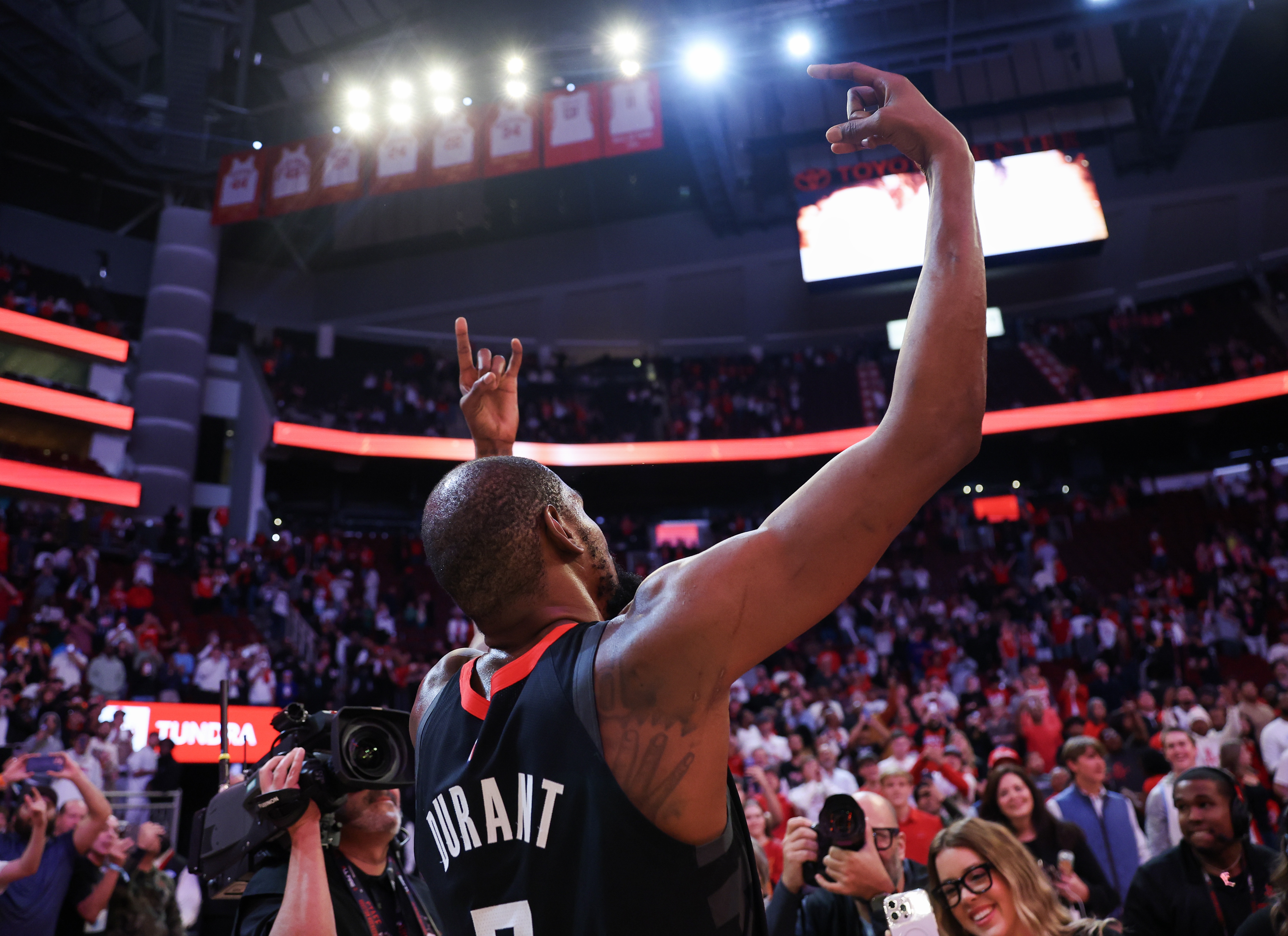 致敬老兵！杜兰特过去8场场均出战38.5分钟 可得29.5分7板4.4助