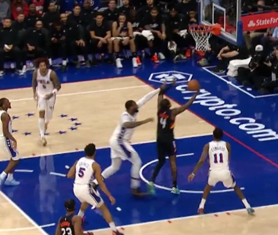 LPL猜输赢-蝴蝶穿花！杰伦·格林绕掩护接球顺下 强攻打中复出后个人首球