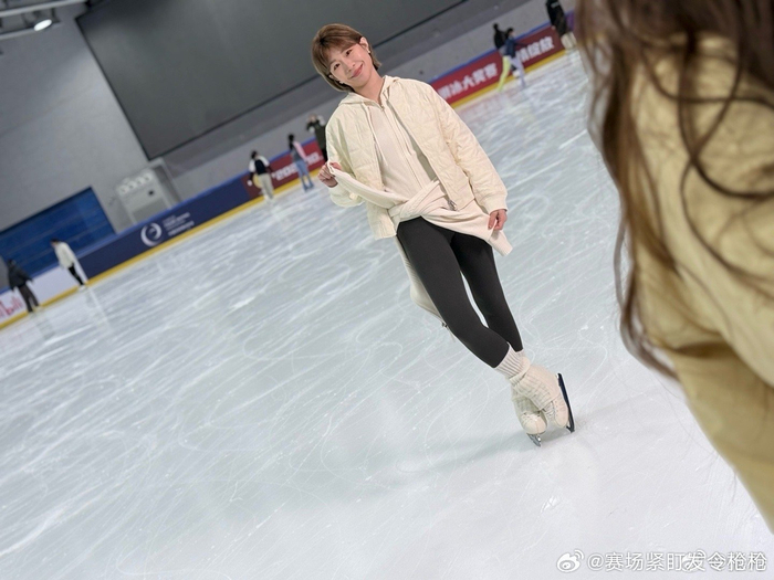 LPL猜输赢-张丹晒花样滑冰训练与带娃日常|冬奥会|拍摄_新浪新闻